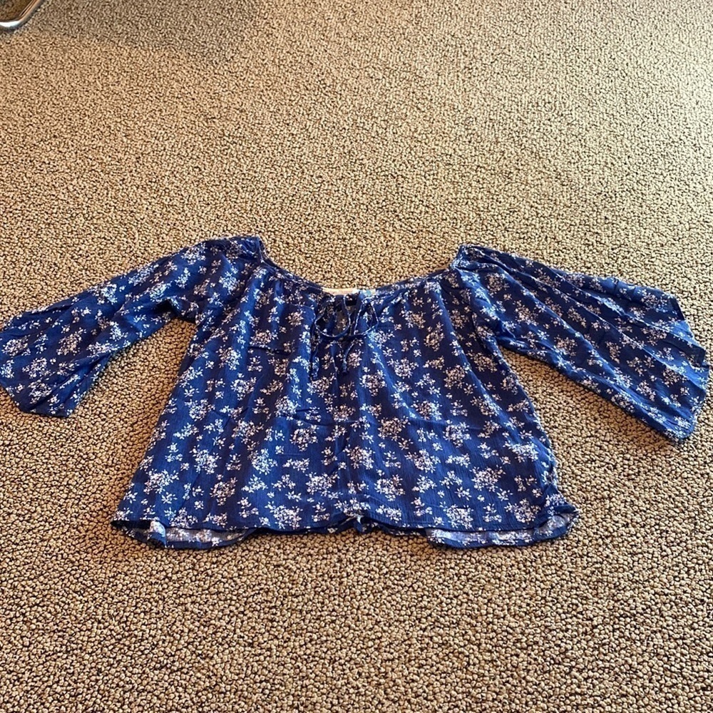Vintage Havana Blue & White Floral Shirt Size Medium in Like New Condition